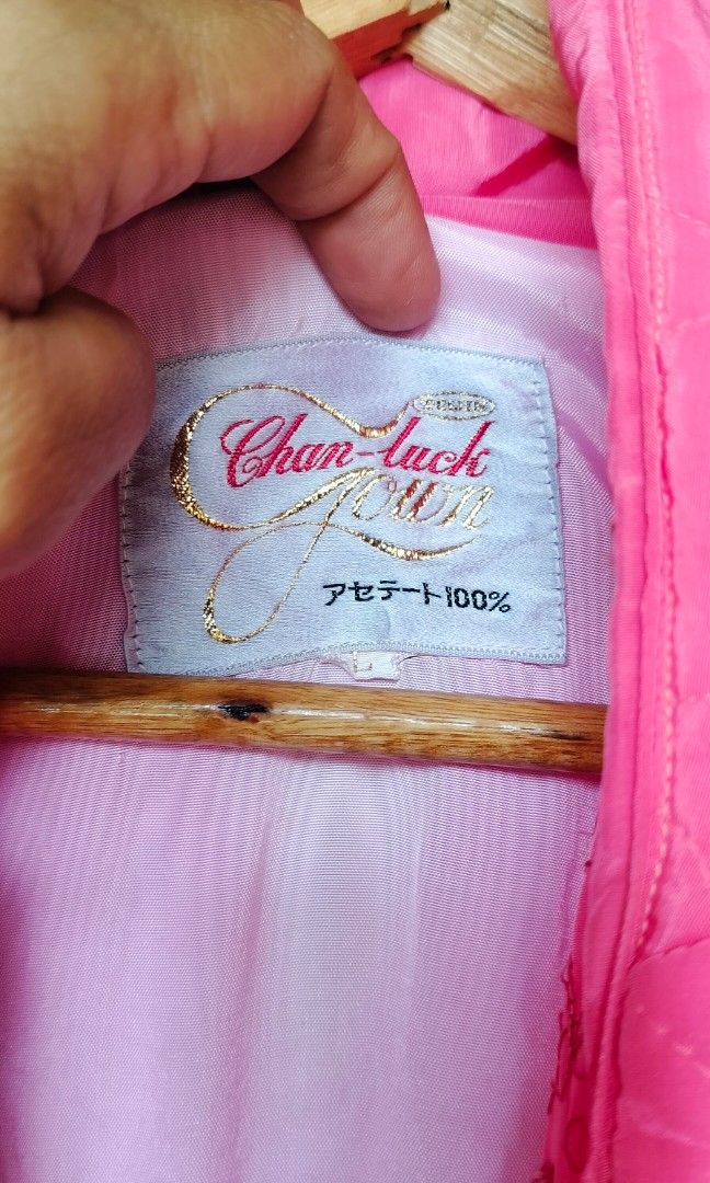 Brides bathrobe (Category: Undergarments & Loungewear) located in Las Pinas. Submitted by ShaSha (Listing ID 1360589338, Image 3). Description: like new condition, washed ready to wear, hot pink in color, quilted design. issue: may KONTING tastas sa loob ng sleaves. please see pics..