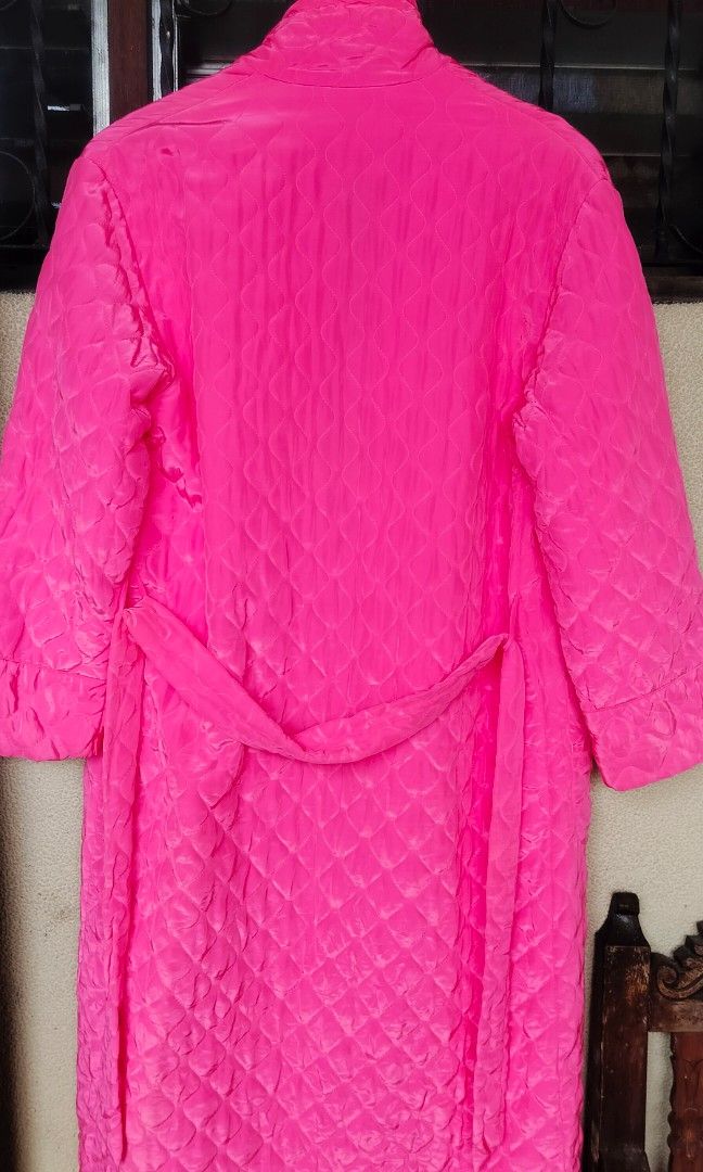 Brides bathrobe (Category: Undergarments & Loungewear) located in Las Pinas. Submitted by ShaSha (Listing ID 1360589338, Image 2). Description: like new condition, washed ready to wear, hot pink in color, quilted design. issue: may KONTING tastas sa loob ng sleaves. please see pics..