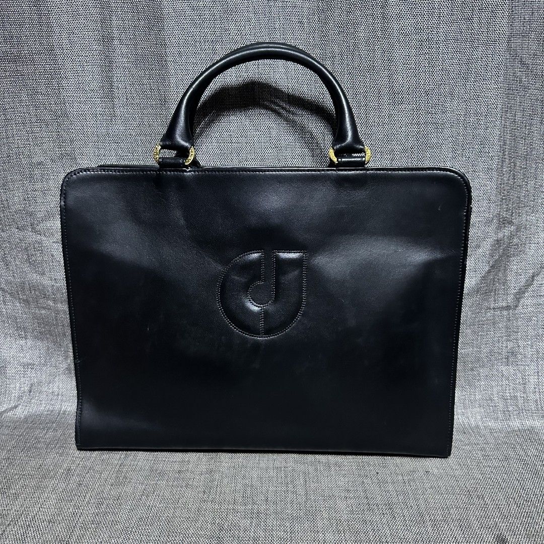 Charles Jordan handbag (Category: Luxury Bags & Wallets) located in Manila. Submitted by greyinfash06839 (Listing ID 1360710589, Image 1). Description: 🤍Price: 4,900 pesos only 🤍Item: Charles Jordan handbag 🤍Brand: Charles Jordan 🤍Matirial: Leather 🤍Quality: Original 🤍color: Black 🤍Size: Large 🤍Dimension. H: 12 L: 15 W: 2/ 🤍Sex: Unisex 🤍Issue: Sign of use 🤍Condition Rate: 9/10 🤍Other info:.