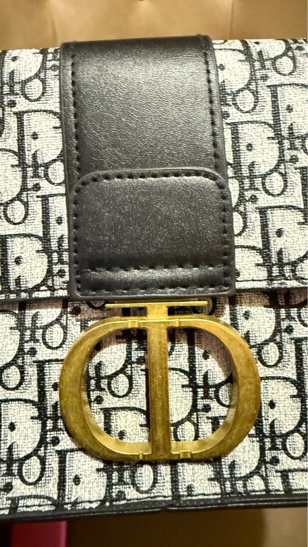 Christian Dior Montaigne Flap Chain Bag (Category: Luxury Bags & Wallets) located in Santa Cruz. Submitted by luxurious001 (Listing ID 1360660926, Image 2). Description: Christian Dior 30 Montaigne Flap Chain Bag No issue No creases Large phones will fit Premium luxury bag Pre owned.