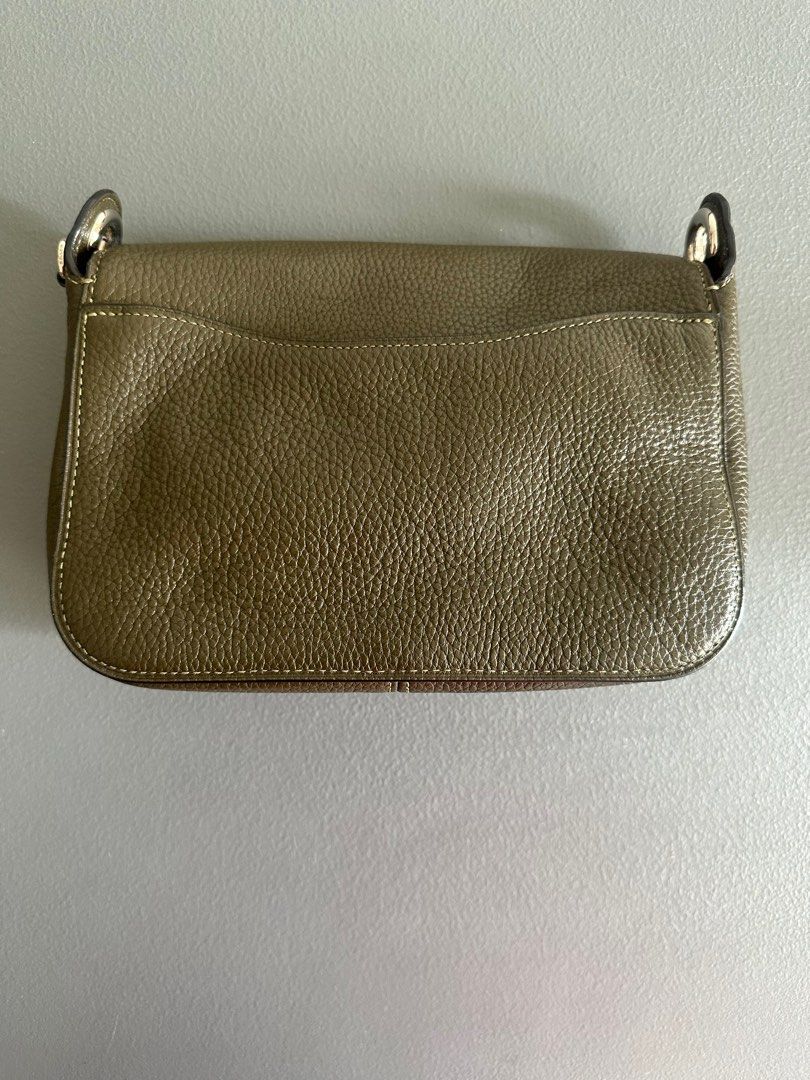 Coach Jes Messenger Bag (Category: Cross-body Bags) located in Quezon City. Submitted by declutterwithtin (Listing ID 1360620884, Image 2). Description: - authentic - used twice - pls see photos for reference.
