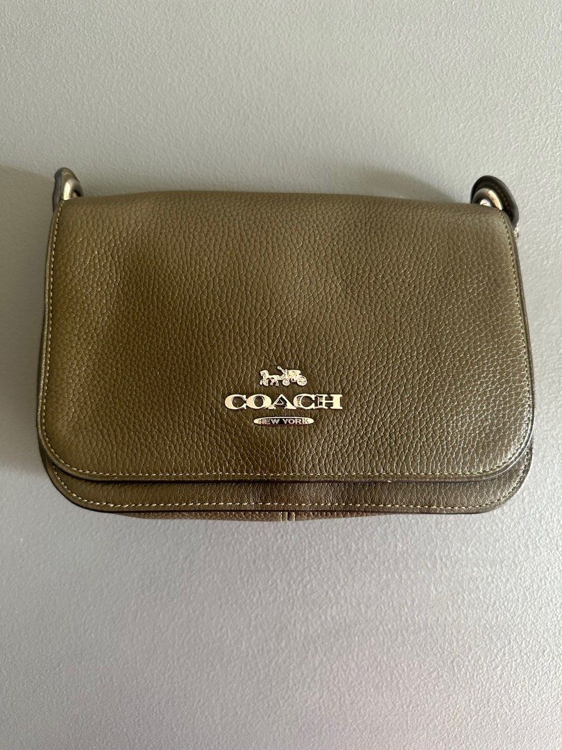 Coach Jes Messenger Bag (Category: Cross-body Bags) located in Quezon City. Submitted by declutterwithtin (Listing ID 1360620884, Image 1). Description: - authentic - used twice - pls see photos for reference.