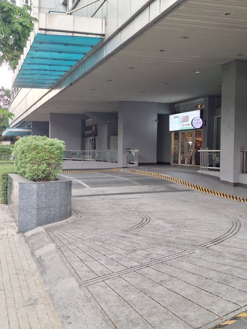 Commercial Space in The Linear Makati (Category: Commercial) located in Las Pinas. Submitted by broker_fritz (Listing ID 1360688812, Image 3). Description: FOR SALE Commercial Unit located in the Ground Floor Location: The Linear Makati Malugay corner Mayapis, Makati City (Near Cash and Carry) Unit size: 66.92 sqm Status: with tenant (an income generating investment!) Selling Price: 20M Net Taxes to be shouldered by the buyer. Direct buyers only 