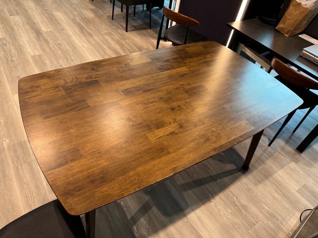 Dining Table (Category: Tables & Sets) located in Singapore. Submitted by shuentam (Listing ID 1360626869, Image 3). Description: 150cm length 90cm width 76.5cm height.
