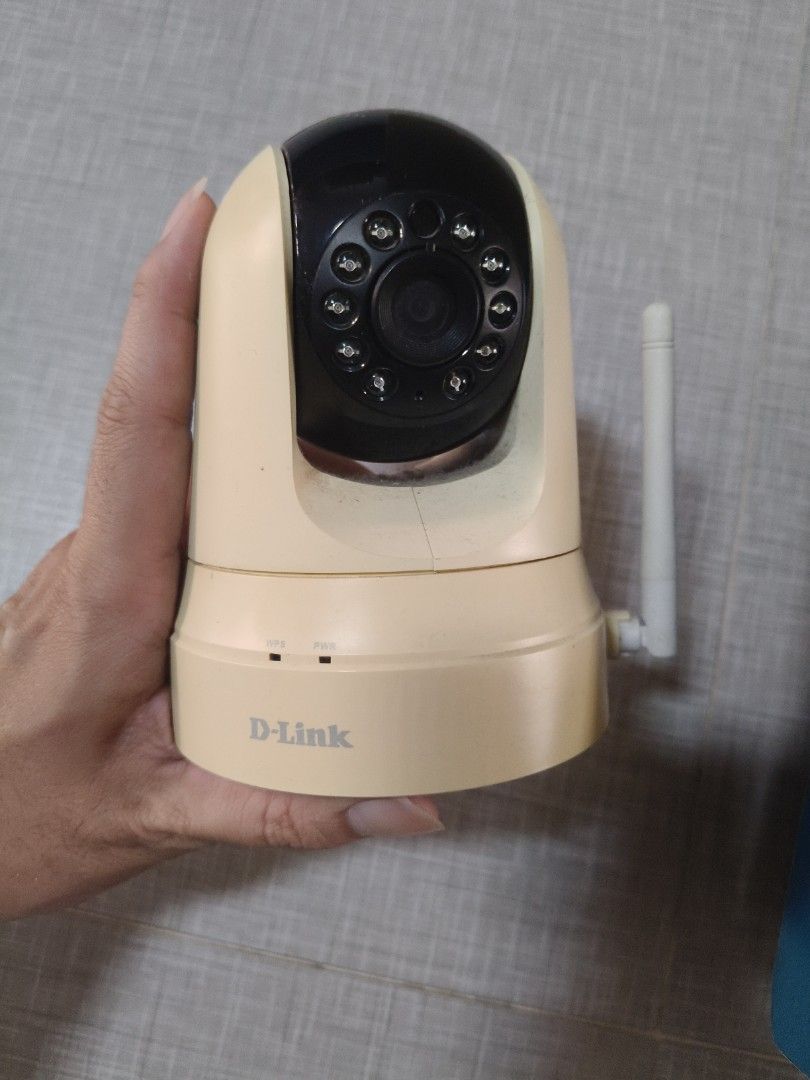 Dlink camera (Category: Office & Business Technology) located in Singapore. Submitted by alvinyeo8133183 (Listing ID 1360651159, Image 2). Description: wireless dlink camera, good for household use to monitor your home movement..