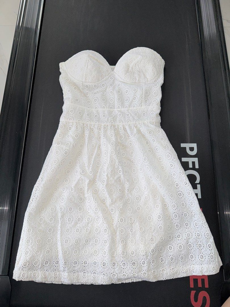 Eyelet tube dress (Category: Dresses) located in Bulacan. Submitted by _myprelovedstuff (Listing ID 1360566055, Image 3). Description: Bought in Korea. Never been used. No issue. White na white pa Sobrang quality ng tela Strechable.