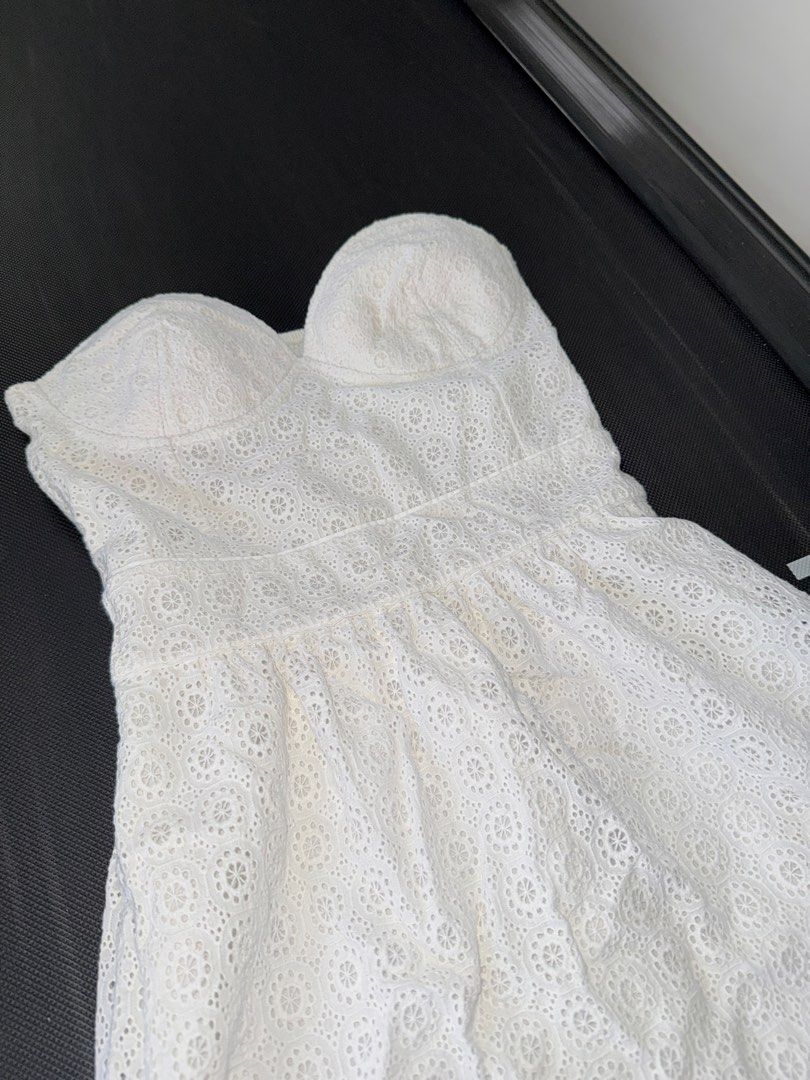 Eyelet tube dress (Category: Dresses) located in Bulacan. Submitted by _myprelovedstuff (Listing ID 1360566055, Image 1). Description: Bought in Korea. Never been used. No issue. White na white pa Sobrang quality ng tela Strechable.