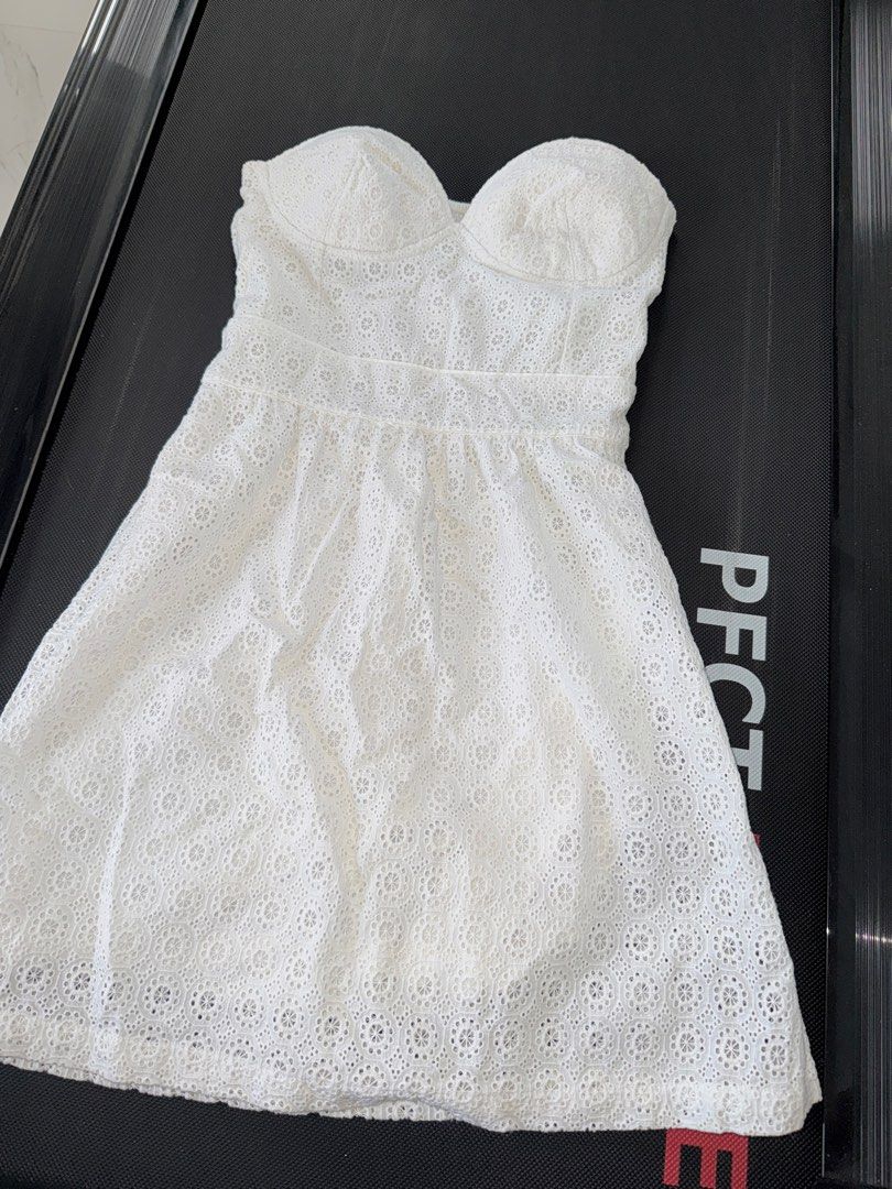 Eyelet tube dress (Category: Dresses) located in Bulacan. Submitted by _myprelovedstuff (Listing ID 1360566055, Image 2). Description: Bought in Korea. Never been used. No issue. White na white pa Sobrang quality ng tela Strechable.
