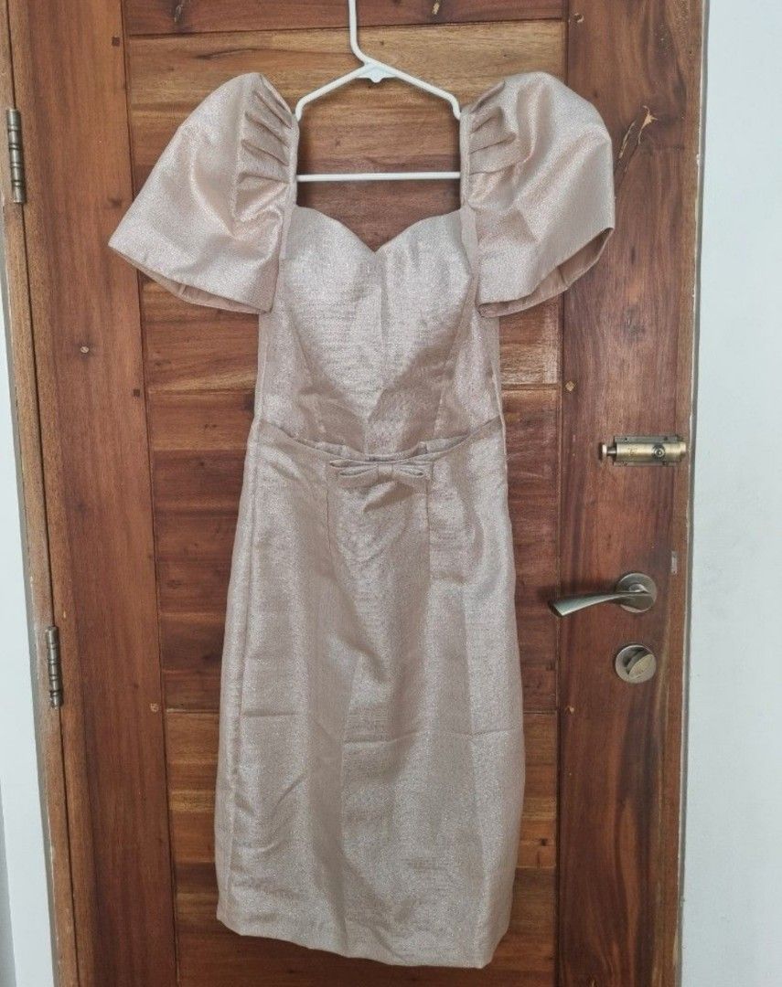 Filipiniana dress (Category: Traditional & Ethnic wear) located in Taguig. Submitted by marieposa21 (Listing ID 1360615585, Image 2). Description: Small-medium size No flaws good as new.. Used once sa event lang for 3 hrs..