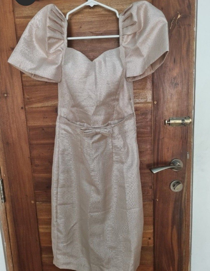 Filipiniana dress (Category: Traditional & Ethnic wear) located in Taguig. Submitted by marieposa21 (Listing ID 1360615585, Image 3). Description: Small-medium size No flaws good as new.. Used once sa event lang for 3 hrs..