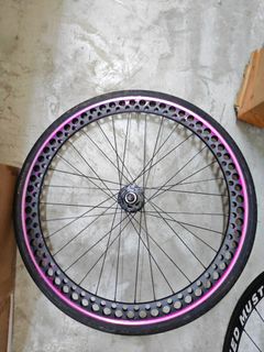 (Category: ) located in . Submitted by pro_bicycle_sg (Listing ID 1360683123, Image 1). Description: .