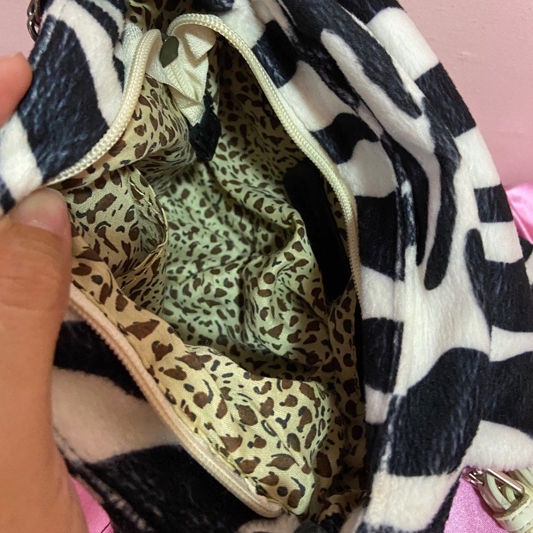 Fur bags bundle (Category: Shoulder Bags) located in Cavite. Submitted by declutterfinds. (Listing ID 1360632988, Image 2). Description: Zebra 8 x 3.5 x 6 inches White 8 x 3 x 4 inches.