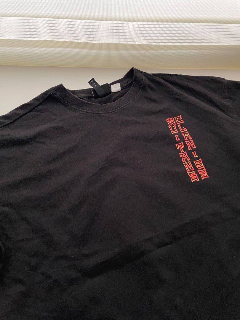 H&M Graphic T-shirt (Category: Tshirts & Polo Shirts ) located in Manila. Submitted by kayesells_ (Listing ID 1360577533, Image 2). Description: preloved (manage your expectations) no when worn! firm price, won’t entertain lowballers mod: jnt or lalamove loc: sampaloc, manila mod: gcash or bpi .