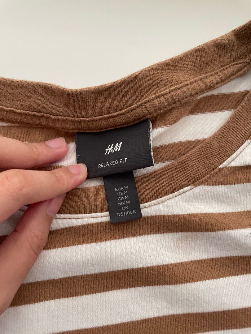 H&M Striped T-shirt (Category: Tshirts & Polo Shirts ) located in Manila. Submitted by kayesells_ (Listing ID 1360577421, Image 2). Description: preloved (manage your expectations) no when worn! firm price, won’t entertain lowballers mod: jnt or lalamove loc: sampaloc, manila mod: gcash or bpi .