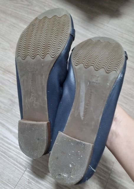 hush puppies shoes (Category: Flats & Sandals) located in Quezon City. Submitted by nylem (Listing ID 1360663270, Image 2). Description: well used but not abused got some scratches can arrange pickup/delivery.