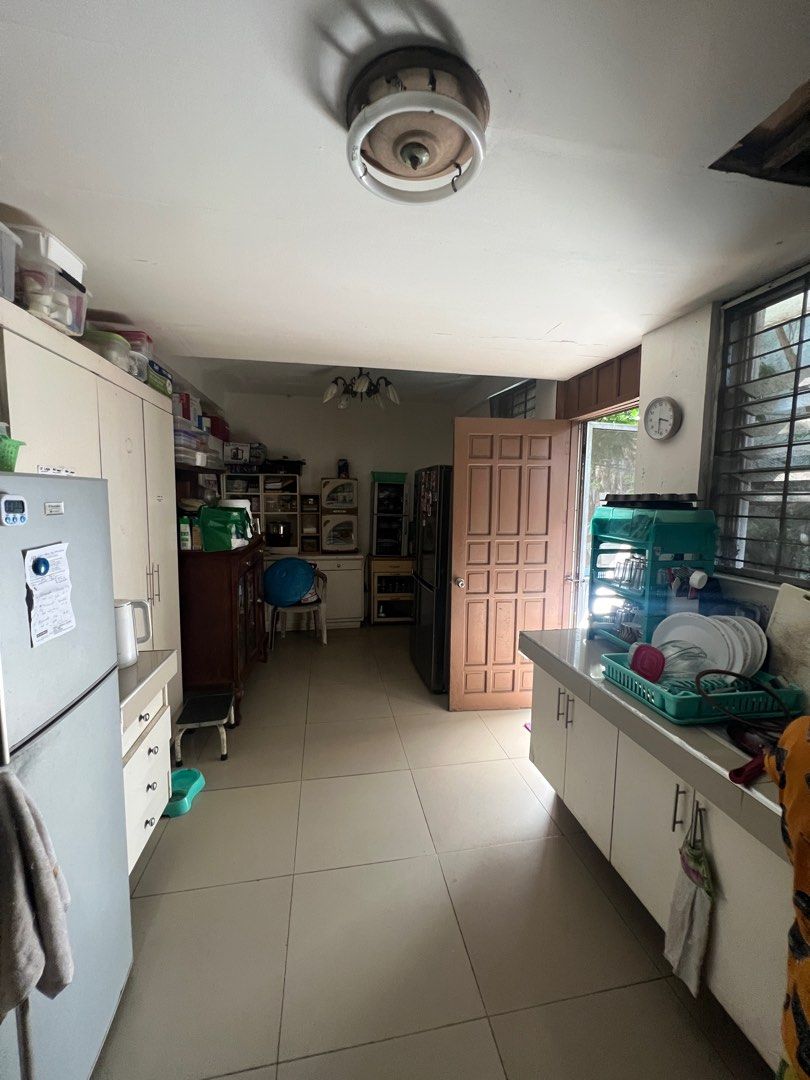 Kapitolyo Pasig House for Sale (Category: House & Lot) located in Taguig. Submitted by brokerhanstaneo_09178038728 (Listing ID 1360694499, Image 3). Description: Kapitolyo House and lot Lot size: 401 sqm 4 Bedrooms.