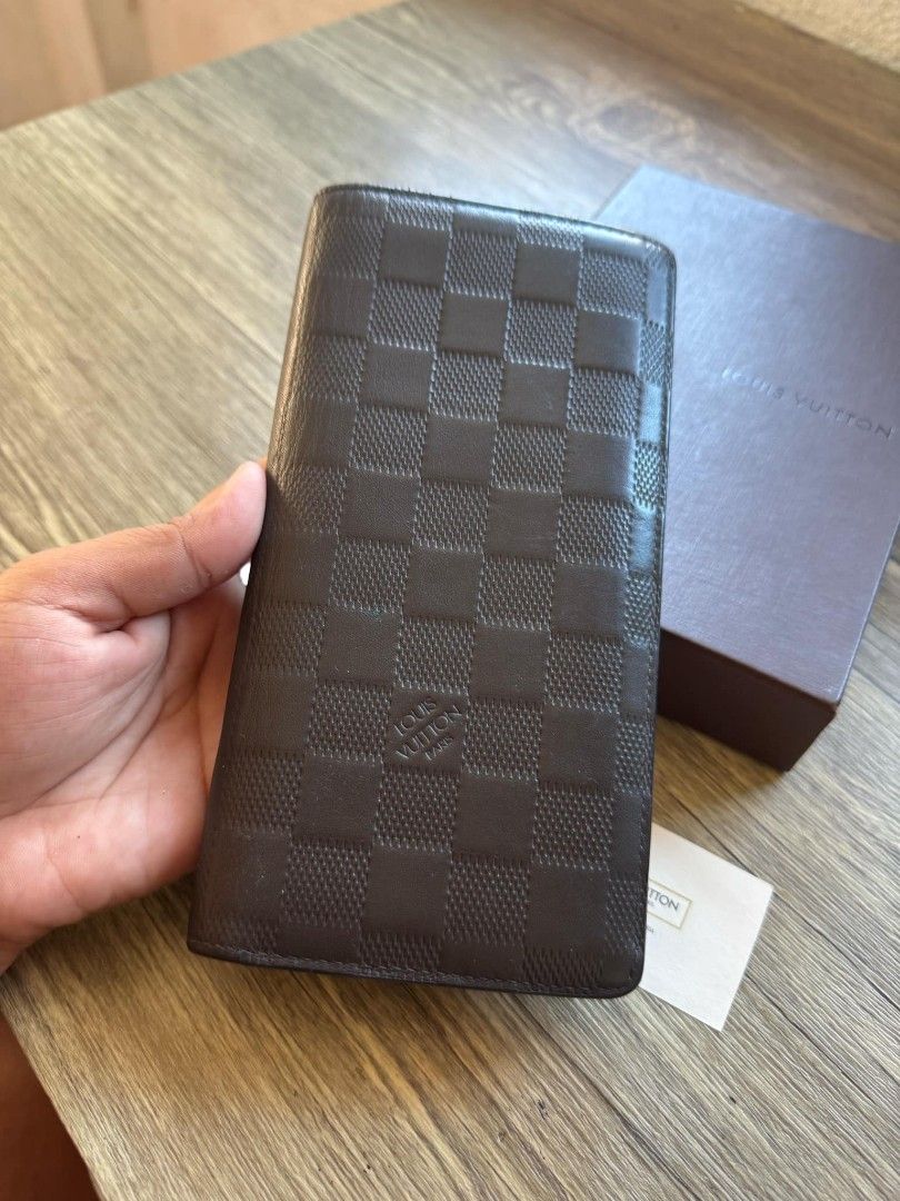 Legit/Authentic LV Damiere Infini Brazza (Category: Luxury Bags & Wallets) located in Mandaluyong City. Submitted by thenobleguy5717 (Listing ID 1360627406, Image 3). Description: For sale only. Legit/Authentic LV Damiere Infini Brazza. Pm or comment lang po madali akong kausap. Actual picture posted. No filter. Good condition pa. Thanks!.