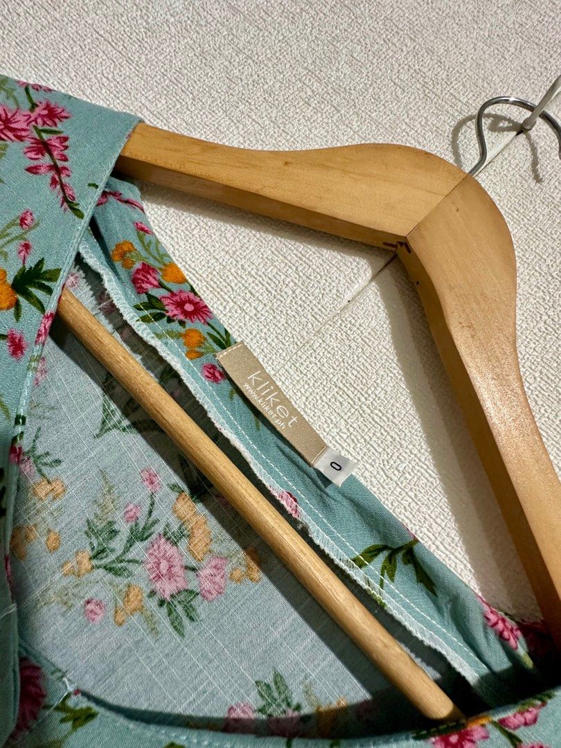 Light Flue Floral Soft Linen Dress (Category: Dresses) located in Bacoor. Submitted by prelovedbyespie (Listing ID 1360629821, Image 2). Description: Ideal Size: XS to S (Still fits me when I was a medium, pero medyo masikip sa braso nun) - with pockets - with waist tie - lambot ng tela, sarap isuot - bought for Php 700 in 2022 - only used TWICE (see pics).