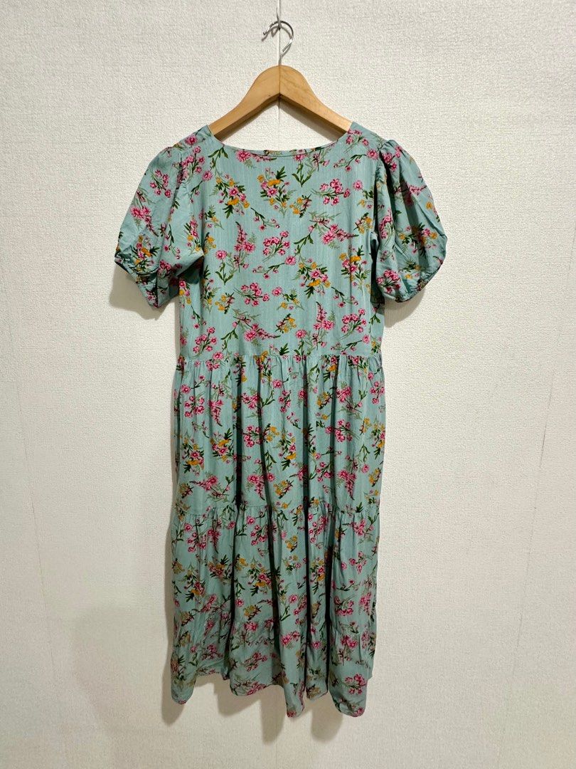 Light Flue Floral Soft Linen Dress (Category: Dresses) located in Bacoor. Submitted by prelovedbyespie (Listing ID 1360629821, Image 3). Description: Ideal Size: XS to S (Still fits me when I was a medium, pero medyo masikip sa braso nun) - with pockets - with waist tie - lambot ng tela, sarap isuot - bought for Php 700 in 2022 - only used TWICE (see pics).