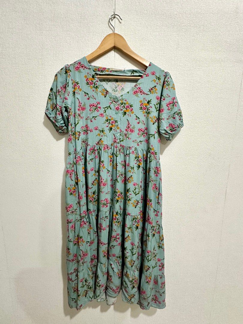 Light Flue Floral Soft Linen Dress (Category: Dresses) located in Bacoor. Submitted by prelovedbyespie (Listing ID 1360629821, Image 1). Description: Ideal Size: XS to S (Still fits me when I was a medium, pero medyo masikip sa braso nun) - with pockets - with waist tie - lambot ng tela, sarap isuot - bought for Php 700 in 2022 - only used TWICE (see pics).