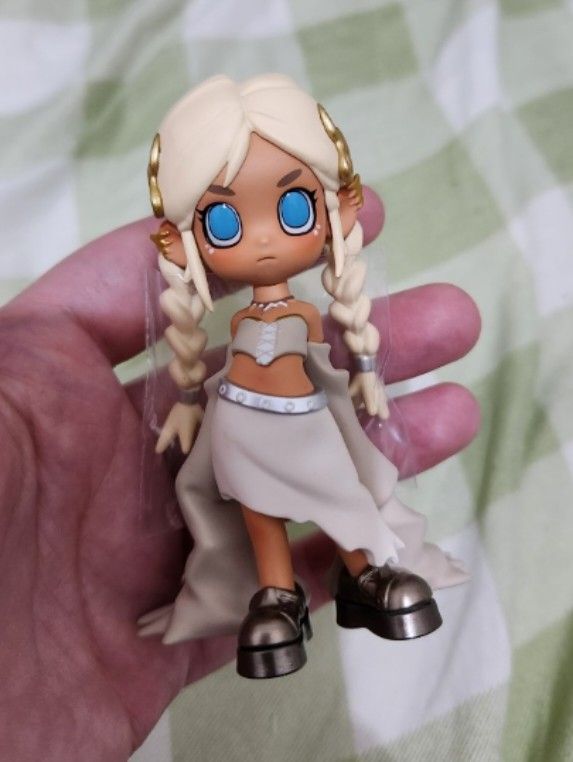 Lil Peach Riot Poppy Valkyrie (Category: Designer & Blind Box Toys) located in Manila. Submitted by killerkiligz (Listing ID 1360588249, Image 1). Description: box opened from the bottom! has only been kept in the box, never even been displayed! please give her a home 😭.
