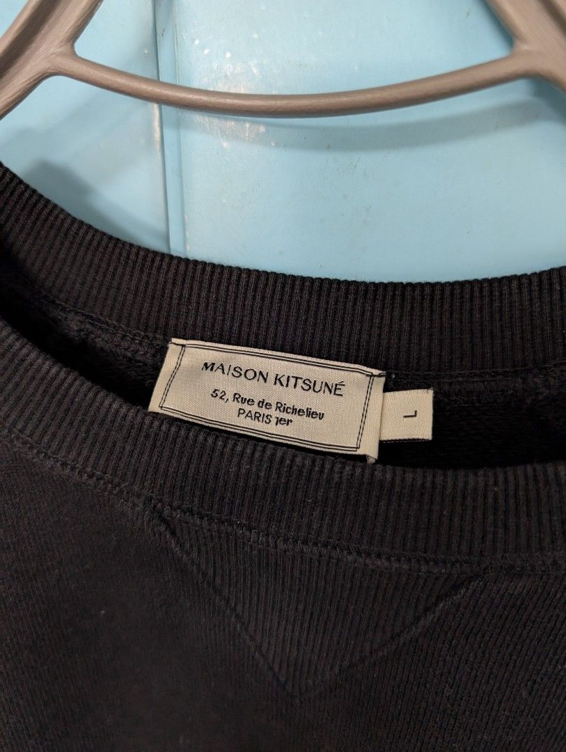 Maison Kitsuné Orange Fox Head Sweatshirt (Category: Luxury Apparel) located in Antipolo. Submitted by fueledbycoffee (Listing ID 1360617131, Image 3). Description: Maison Kitsuné Orange Fox Head Sweatshirt Width: 25" Length: 26" Sleeves: 29" Shoulders: raglan sleeves Looking to find a new home for my Maison Kitsuné black sweatshirt/sweater. Comfy, thick, and meticulously cared for. Hardly worn so it looks practically brand new, and in almost per
