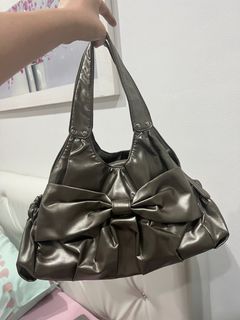 (Category: ) located in . Submitted by preloved.clozet (Listing ID 1360643880, Image 1). Description: .