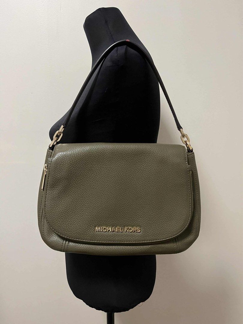 Michael Kors Bedford Convertible Flap Bag (Category: Luxury Bags & Wallets) located in Dasmarinas. Submitted by inside1916 (Listing ID 1360676258, Image 1). Description: 🌸 Please message us for inquiries & details about the product ☺️ 🌷 Disclaimer: Actual color may vary due to lighting and image quality. 🌺 Strictly 24 hours reservation 🌺 Joy Reservers will be posted and blocked 🚛 GoGo Express & Lalamove (Shipping will be shouldered by the Bu