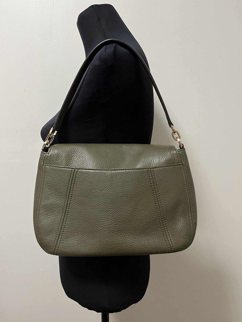Michael Kors Bedford Convertible Flap Bag (Category: Luxury Bags & Wallets) located in Dasmarinas. Submitted by inside1916 (Listing ID 1360676258, Image 2). Description: 🌸 Please message us for inquiries & details about the product ☺️ 🌷 Disclaimer: Actual color may vary due to lighting and image quality. 🌺 Strictly 24 hours reservation 🌺 Joy Reservers will be posted and blocked 🚛 GoGo Express & Lalamove (Shipping will be shouldered by the Bu