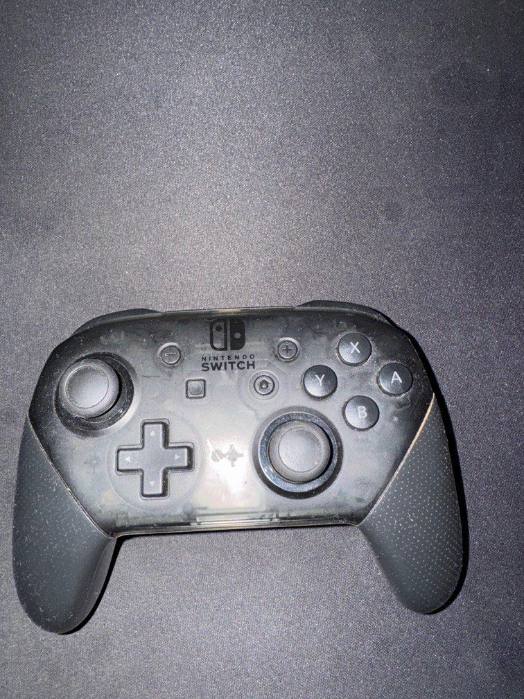 Nintendo Pro Controller (Category: Controllers) located in Muntinlupa City. Submitted by babyauraa (Listing ID 1360705091, Image 1). Description: Di na ginagamit Naka PS5 na.