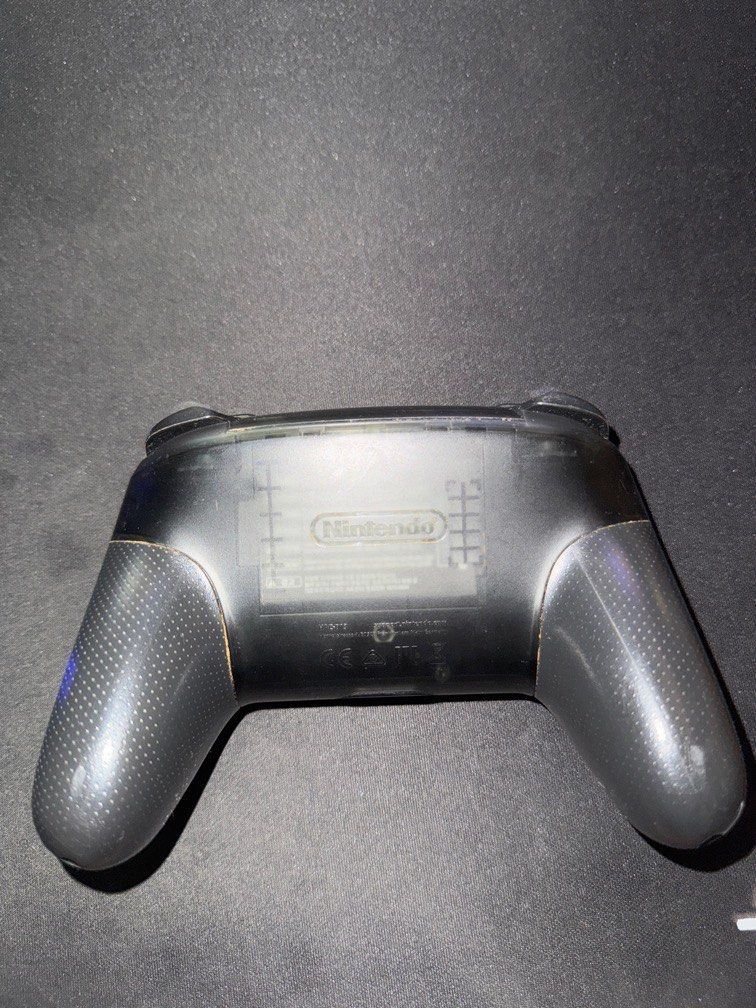Nintendo Pro Controller (Category: Controllers) located in Muntinlupa City. Submitted by babyauraa (Listing ID 1360705091, Image 2). Description: Di na ginagamit Naka PS5 na.