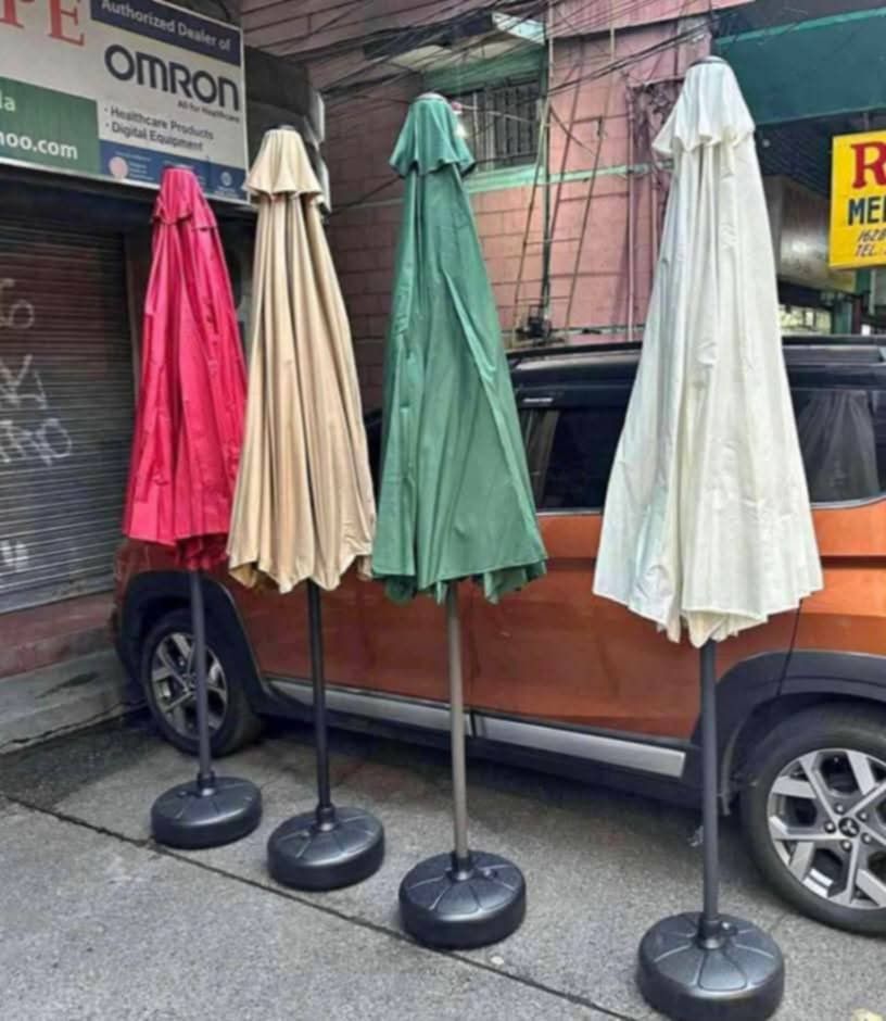 Patio umbrella (Category: Umbrellas) located in Manila. Submitted by dolorchris69891 (Listing ID 1360580934, Image 2). Description: Patio umbrella 2.7*2.7 cm.
