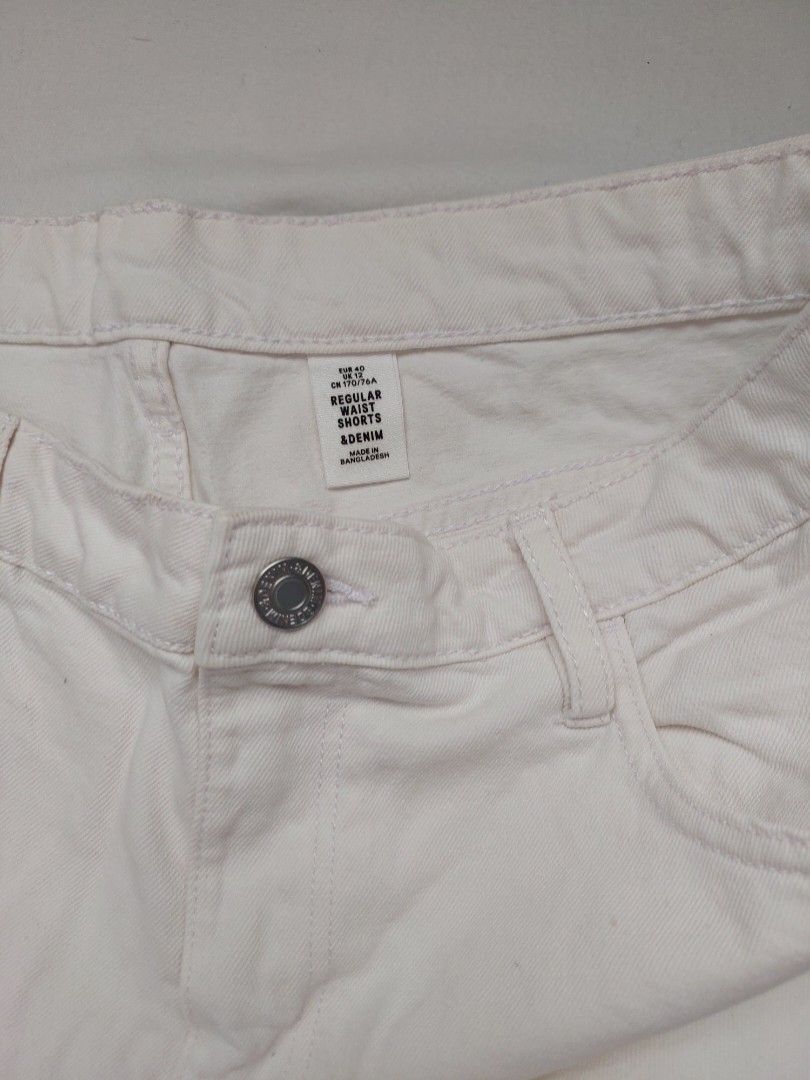Preloved H&M shorts - sz UK12 (Category: Shorts) located in Paranaque City. Submitted by preloved.reloved.ph (Listing ID 1360586929, Image 2). Description: Size: UK 12 Price: 200php + shipping fee MOP: GCash (preferred), Bank transfer/deposit (BDO/Metrobank) For delivery (Grab/Lalamove/JRS) or Pickup (scheduled; Taguig/Paranaque) Since this is a preloved item, please expect some signs of wear. Some flaws may not be noticed by seller. There may be