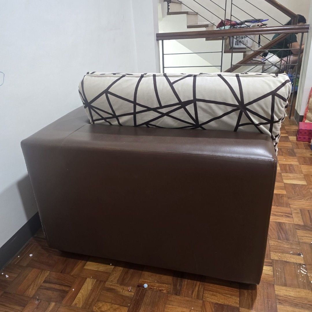 Sofa Lounger Chaise Lounge (Category: Sofas) located in Manila. Submitted by chase168 (Listing ID 1360592746, Image 3). Description: sofa chaise lounge for sale great as a side piece or small apartments very comfortable as is condition cover is washable PU leather on the base.