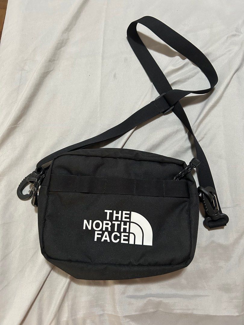 The north face sling bag (Category: Sling Bags) located in Quezon City. Submitted by projectbernice (Listing ID 1360612492, Image 1). Description: Item is located in culiat qc. I accepy payment through gcash and gotyme bank. Shipping through j&t and lalamove Dimensions: 9x7 inches.