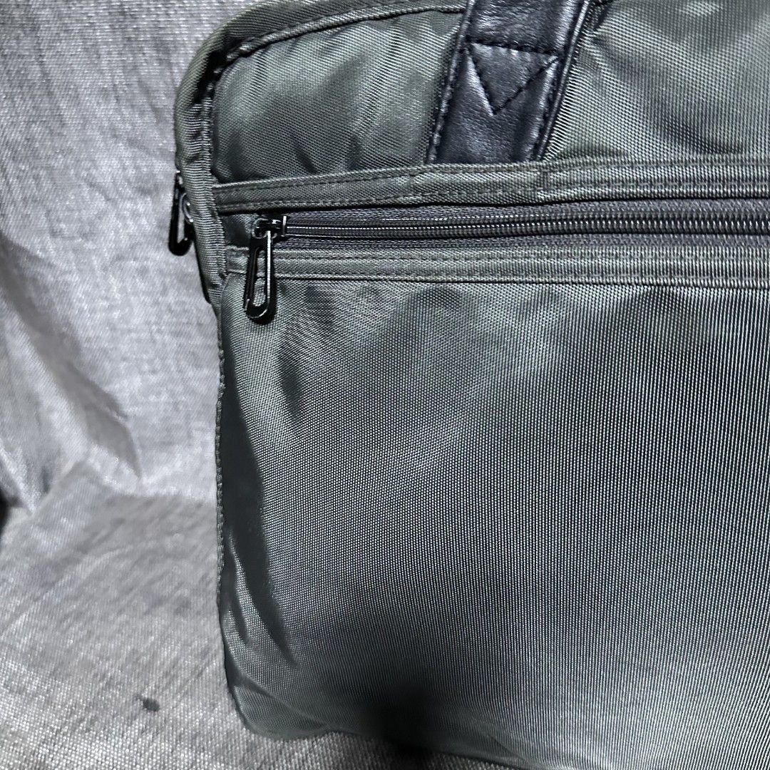 Uniqlo document bag (Category: Luxury Bags & Wallets) located in Manila. Submitted by greyinfash06839 (Listing ID 1360710102, Image 2). Description: 🤍Item: Uniqlo document bag 🤍Brand: Uniqlo 🤍Matirial: Nylon 🤍Quality: Original 🤍color: Gray 🤍Size: Large 🤍Dimension. H: 12 L: 16 W: 6 🤍Sex: For Men 🤍Issue: Sign of use 🤍Condition Rate: 9/10 🤍Other info:.