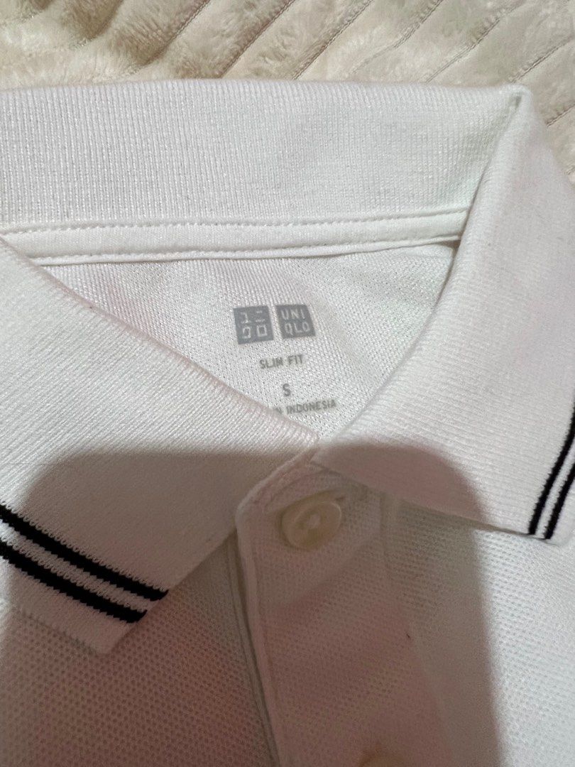 UNIQLO POLO SHIRT (Category: Babies & Kids Fashion) located in Muntinlupa City. Submitted by lemon_9 (Listing ID 1360603008, Image 2). Description: GOOD AS NEW.