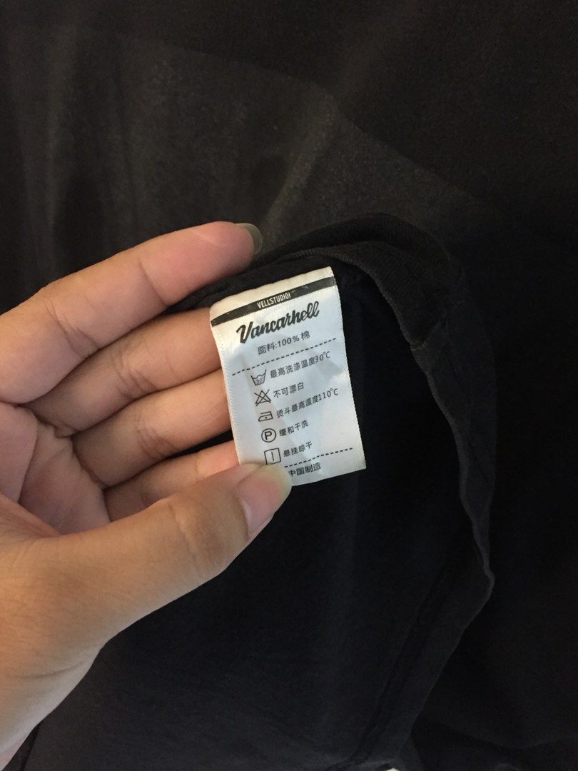 Vancarhell (Category: Tshirts & Polo Shirts ) located in Dumaguete. Submitted by thriftque (Listing ID 1360698501, Image 3). Description: Vancarhell Complete tags Dimes: 23x29 Excellent condi Color rate:9.5/10 Issue:hairlines.