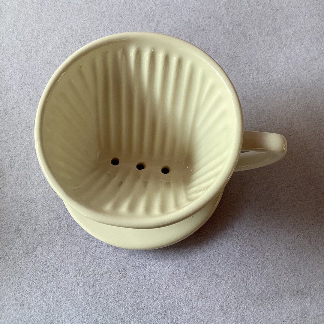 White Kalita 101 Ceramic Dripper (Category: Coffee & Tea Tableware) located in Davao. Submitted by atbpshop192593 (Listing ID 1360670390, Image 2). Description: Php250 White Kalita 101 Ceramic Dripper *please check last pic.