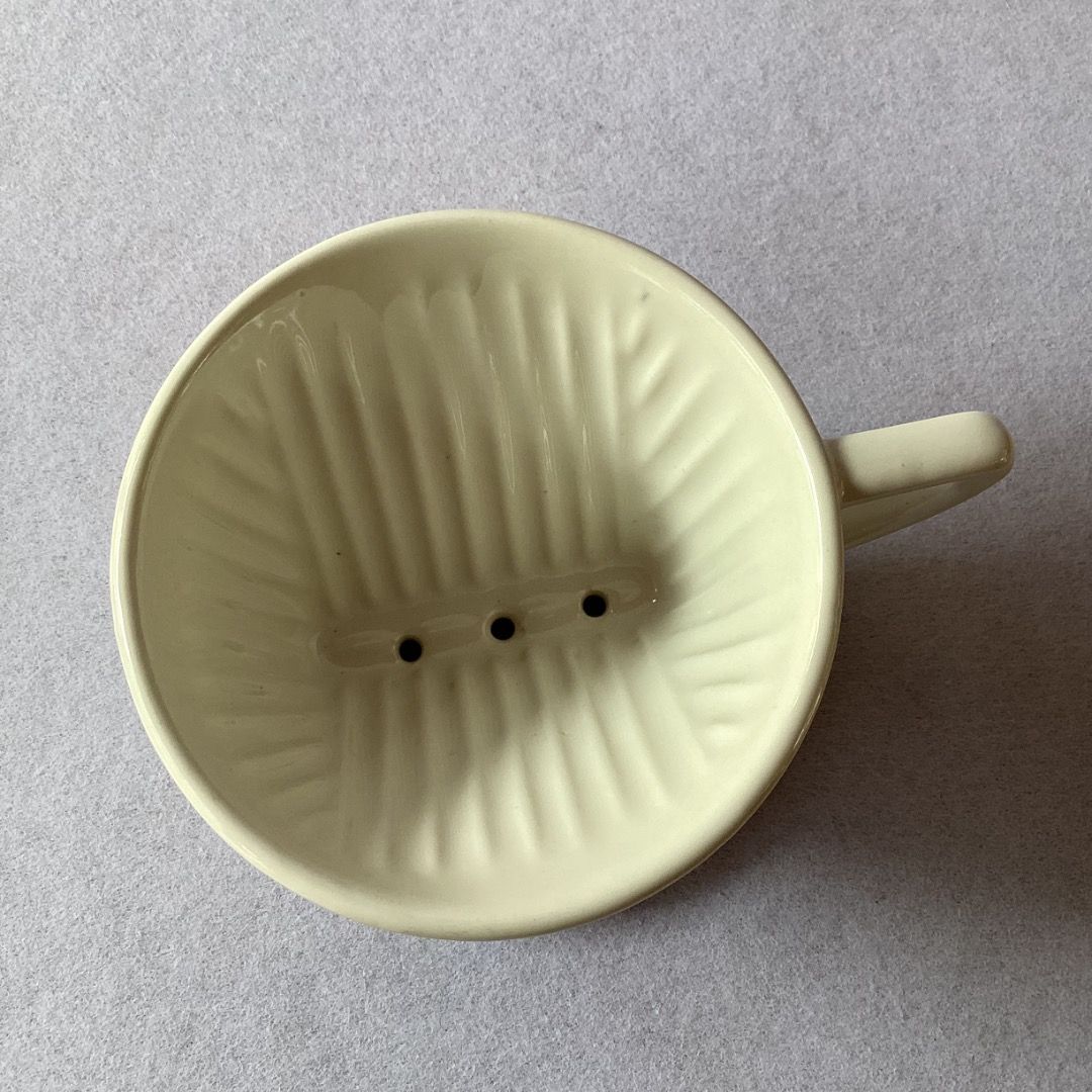 White Kalita 101 Ceramic Dripper (Category: Coffee & Tea Tableware) located in Davao. Submitted by eclectic1925 (Listing ID 1360670885, Image 2). Description: Php580 White Kalita 101 Ceramic Dripper *please check photos before purchase First to pay .