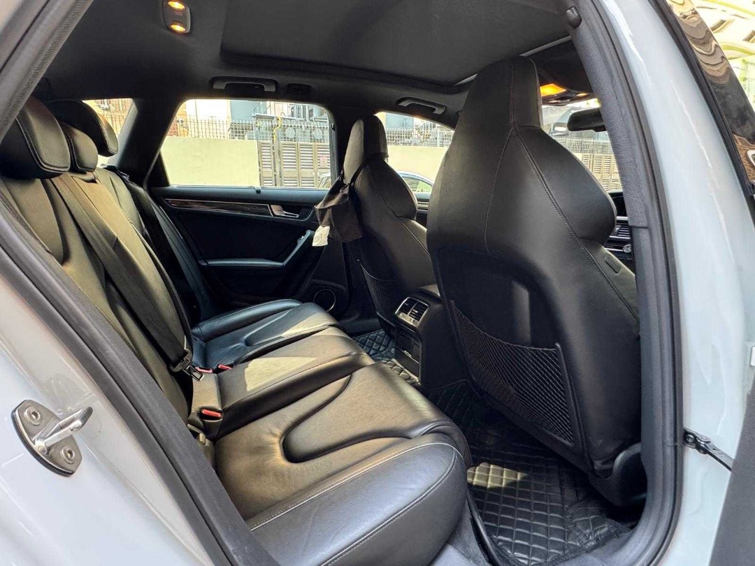 Audi RS4 AVANT QUATTRO Auto62863175059586114