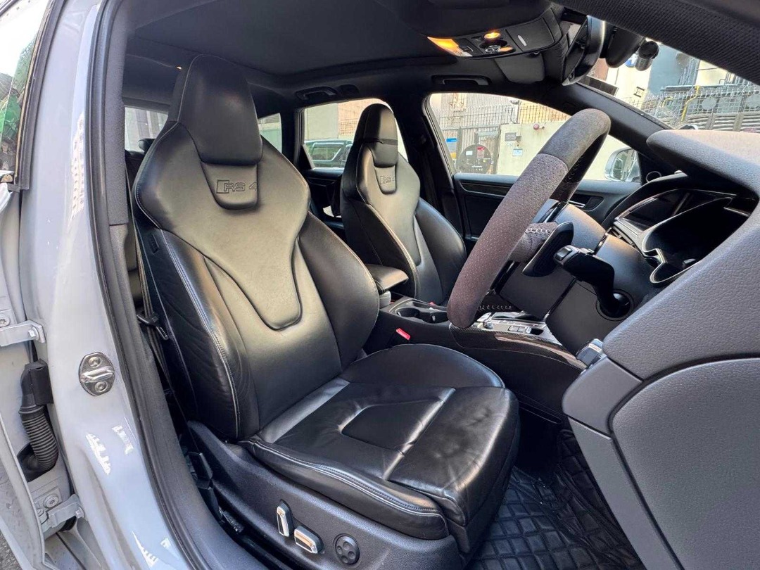 Audi RS4 AVANT QUATTRO Auto62863175059586112