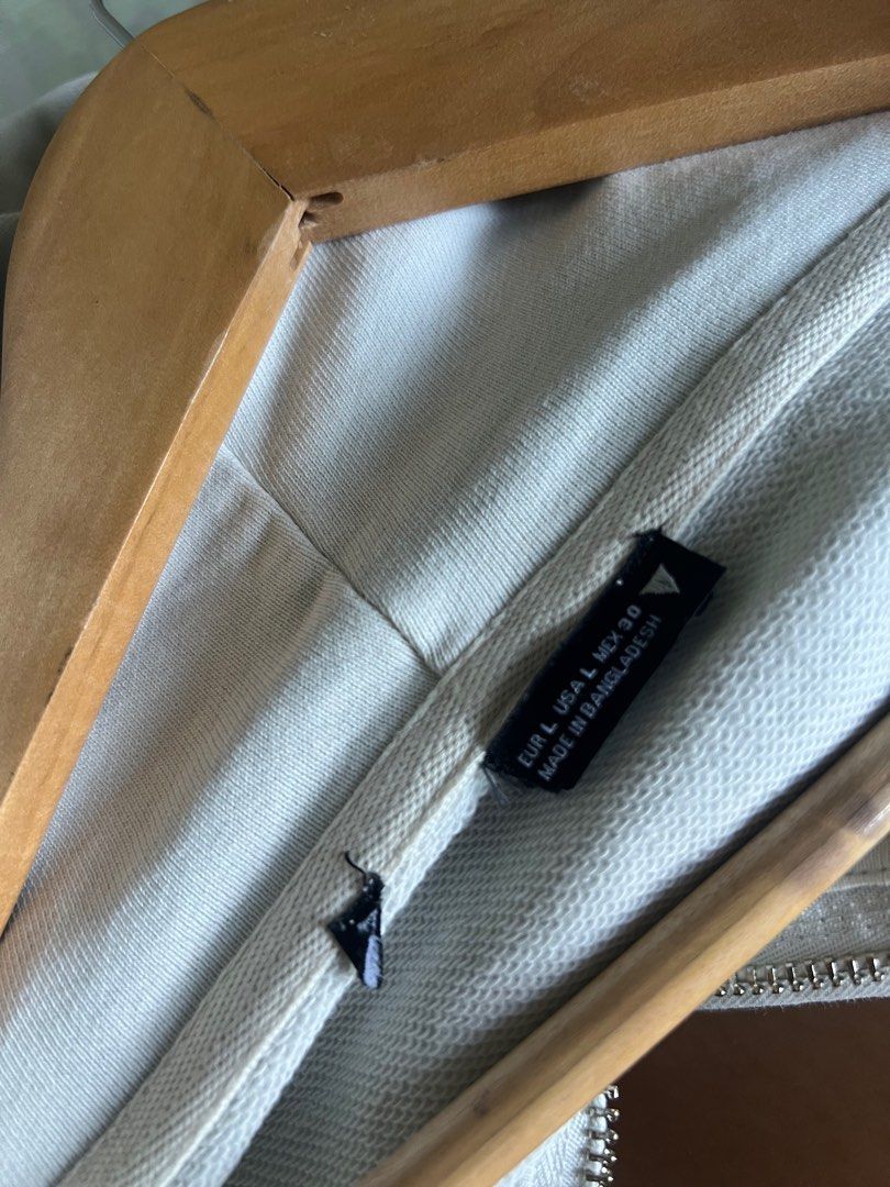 Basic Grayish White Hoodie (Category: Coats, Jackets and Outerwear) located in Antipolo. Submitted by neveroldph (Listing ID 1360730564, Image 2). Description: Super nice semi crop fit. Nice color and easy to match..