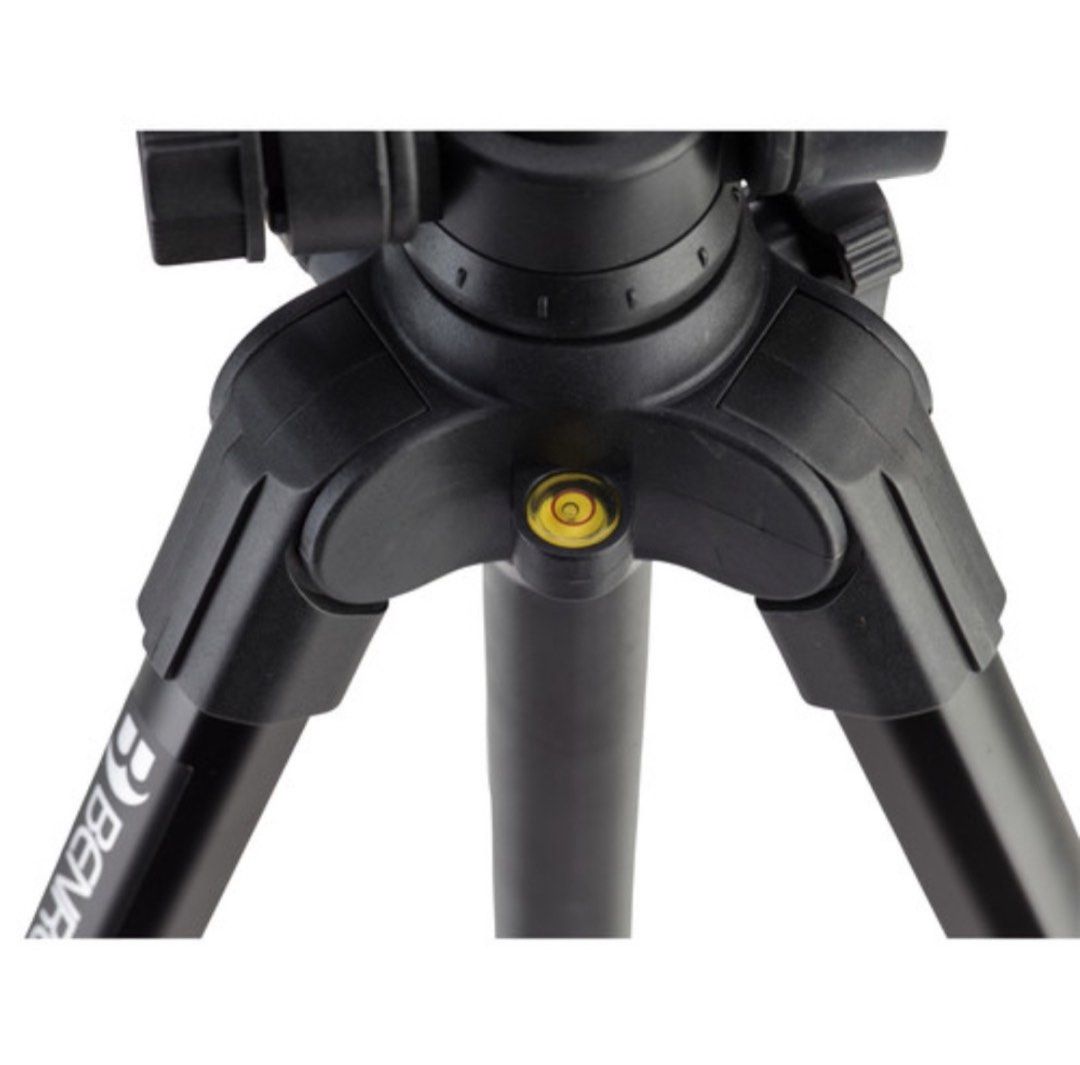 Benro Tripod T800ex (Category: Tripods & Monopods) located in Paranaque City. Submitted by rogue.nation (Listing ID 1360767034, Image 3). Description: Issue - chews on the handle that’s why selling low But otherwise the rest are in good condition *you can just put an electrical tape or cover for the handle *doesn’t affect the use of the item .