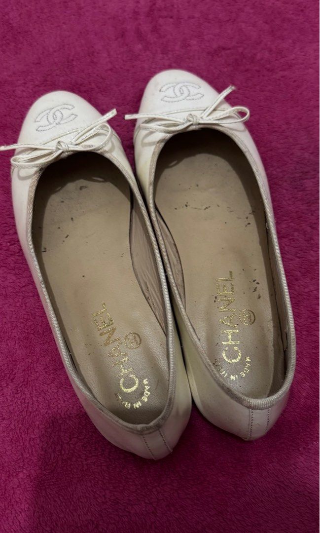 Chanel Ballet Flats (Category: Flats & Sandals) located in Quezon City. Submitted by strawberryscorpio (Listing ID 1360798622, Image 2). Description: Chanel Ballet Flats US 6 Needs Cleaning RFS: Decluttering.
