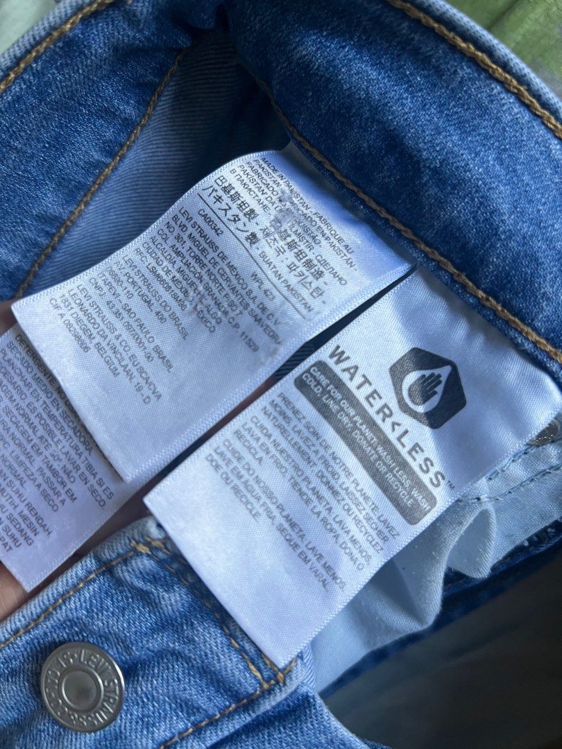 Classic Levi’s Jeans (Category: Jeans) located in Antipolo. Submitted by neveroldph (Listing ID 1360730795, Image 3). Description: Tapered relaxed fit and super high waist. Must have closet staple..