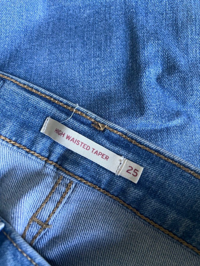 Classic Levi’s Jeans (Category: Jeans) located in Antipolo. Submitted by neveroldph (Listing ID 1360730795, Image 2). Description: Tapered relaxed fit and super high waist. Must have closet staple..