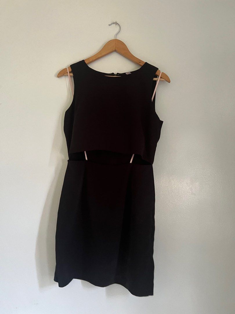Classic Little Black Dress (Category: Dresses) located in Antipolo. Submitted by neveroldph (Listing ID 1360730440, Image 1). Description: Very classic fit and can be dressed up and down. Has cutout detail on the waist giving 2-piece illusion..