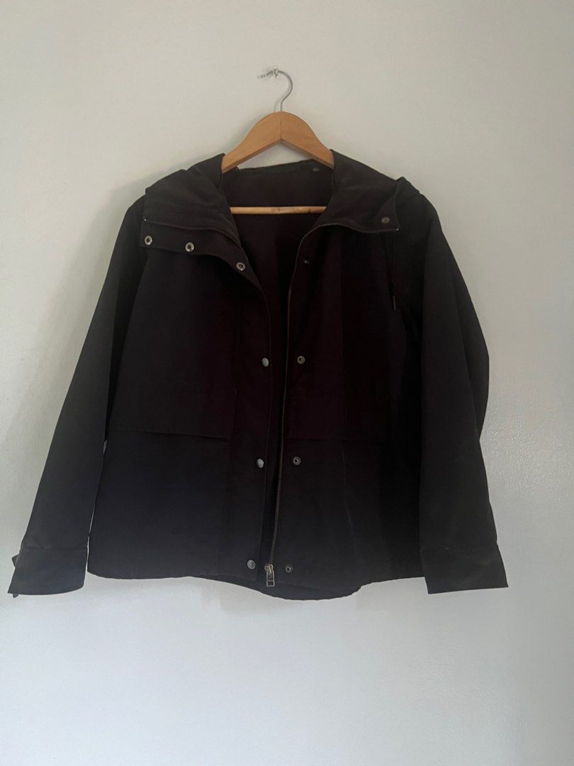 Classic Uniqlo Black Parka (Category: Coats, Jackets and Outerwear) located in Antipolo. Submitted by neveroldph (Listing ID 1360731957, Image 1). Description: Super classic and has lots of pockets. Bought for more than 2k and rarely used. Fits up to M.