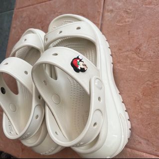 (Category: ) located in . Submitted by ct_789 (Listing ID 1360744281, Image 1). Description: .